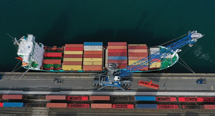 Eisenbahnbrücke Eurasia steht: Millionen Schutzmasken aus China in Deutschland eingetroffen